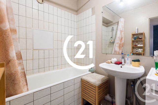 Appartement F2 à vendre - 3 pièces - 50.0 m2 - PARIS - 75018 - ILE-DE-FRANCE - Century 21 Sorim