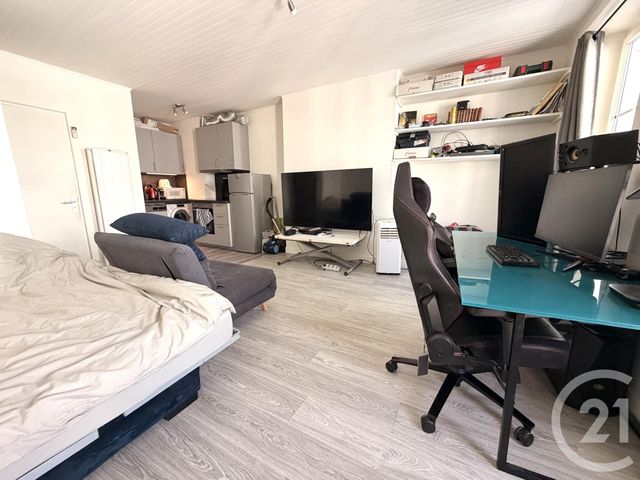 Appartement Studio à vendre - 1 pièce - 28.0 m2 - PARIS - 75018 - ILE-DE-FRANCE - Century 21 Sorim