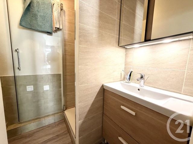 Appartement Studio à vendre - 1 pièce - 28.0 m2 - PARIS - 75018 - ILE-DE-FRANCE - Century 21 Sorim