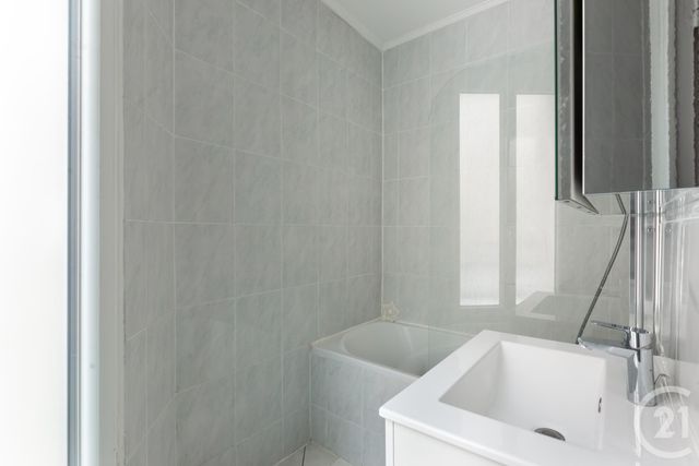 Appartement F4 à vendre - 4 pièces - 96.5 m2 - PARIS - 75018 - ILE-DE-FRANCE - Century 21 Sorim