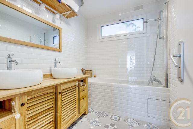 Appartement F3 à vendre - 3 pièces - 83.23 m2 - PARIS - 75018 - ILE-DE-FRANCE - Century 21 Sorim