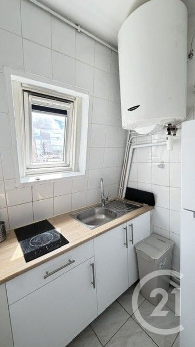 Appartement F2 à louer - 2 pièces - 28.72 m2 - PARIS - 75018 - ILE-DE-FRANCE - Century 21 Sorim
