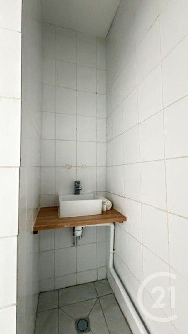 Appartement F2 à louer - 2 pièces - 28.72 m2 - PARIS - 75018 - ILE-DE-FRANCE - Century 21 Sorim