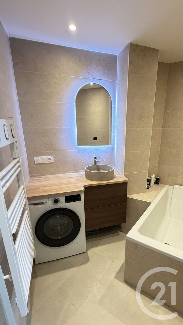 Appartement F3 à louer - 3 pièces - 51.65 m2 - PARIS - 75018 - ILE-DE-FRANCE - Century 21 Sorim