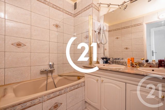 Appartement F4 à vendre - 4 pièces - 80.0 m2 - PARIS - 75018 - ILE-DE-FRANCE - Century 21 Sorim